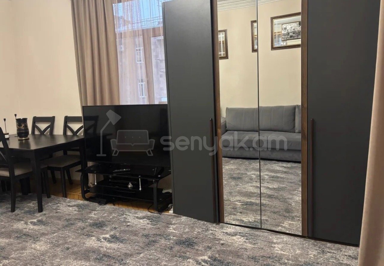 2 Սենյականոց Բնակարան Քարե Շենքում, 45քմ, 3/4 հարկ, Դիզայներական Վերանորոգված, Կահավորված, Արևկող