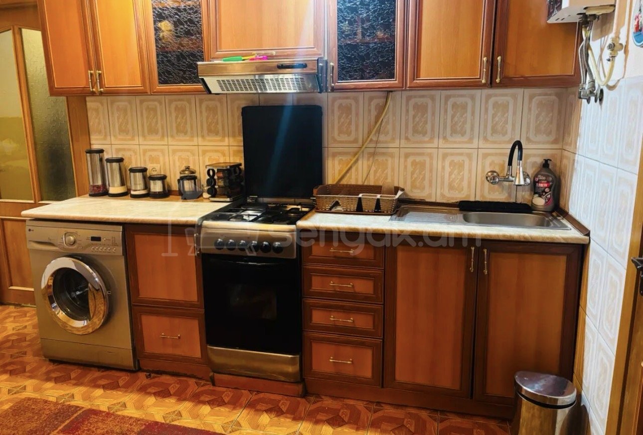 2 Սենյականոց Բնակարան Քարե Շենքում, 45քմ, 3/4 հարկ, Դիզայներական Վերանորոգված, Կահավորված, Արևկող