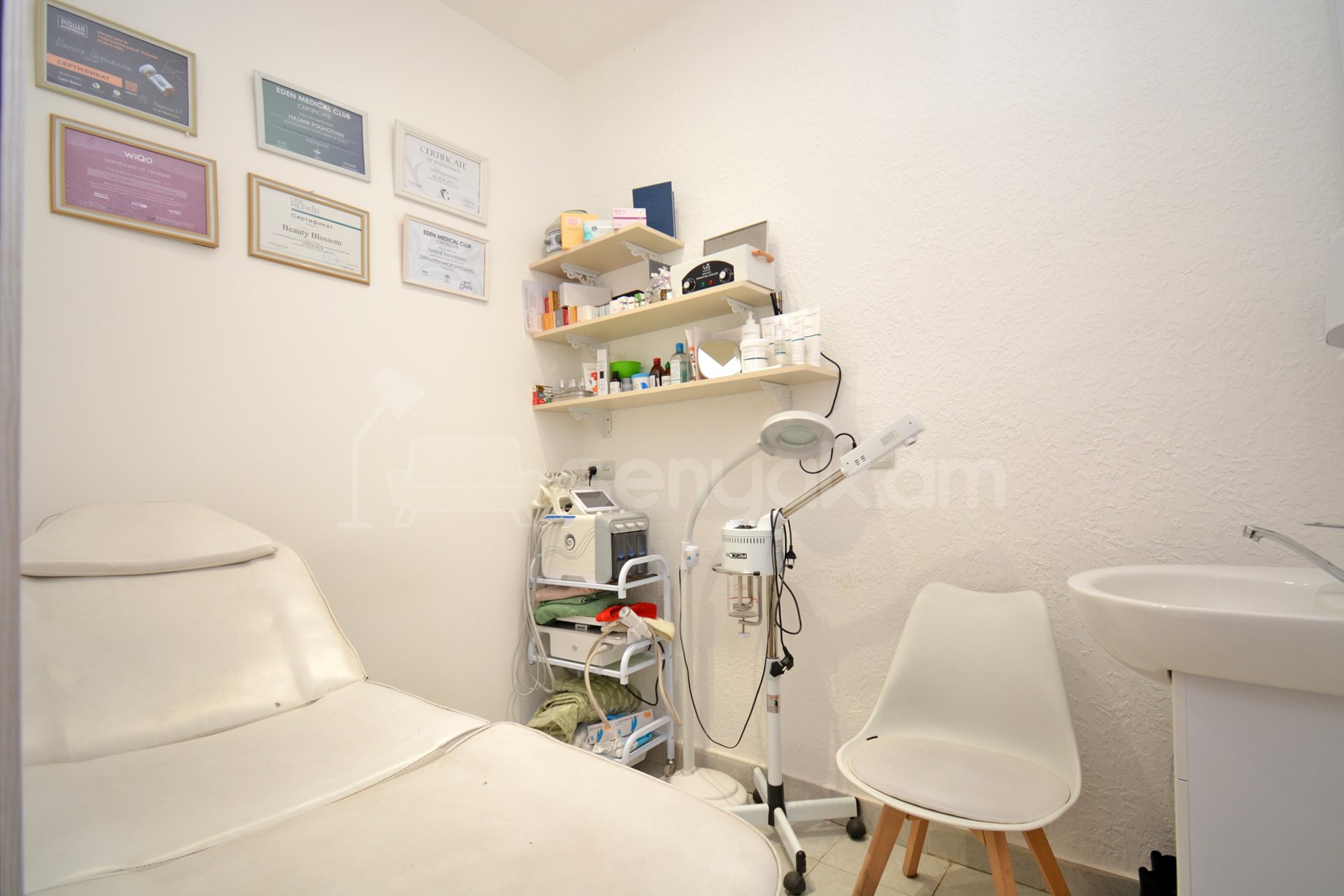 3 Սենյականոց Բնակարան Քարե Շենքում, 51քմ, 1/5 հարկ, Կոսմետիկ Վերանորոգված