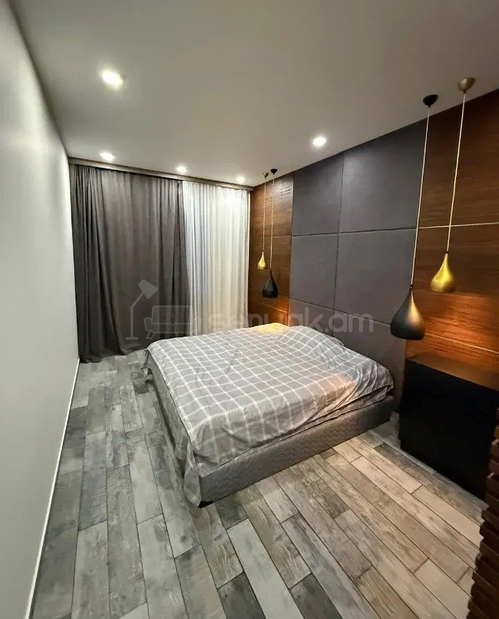 3 Սենյականոց Բնակարան Քարե Շենքում, 83քմ, 5/5 հարկ, Դիզայներական Վերանորոգված