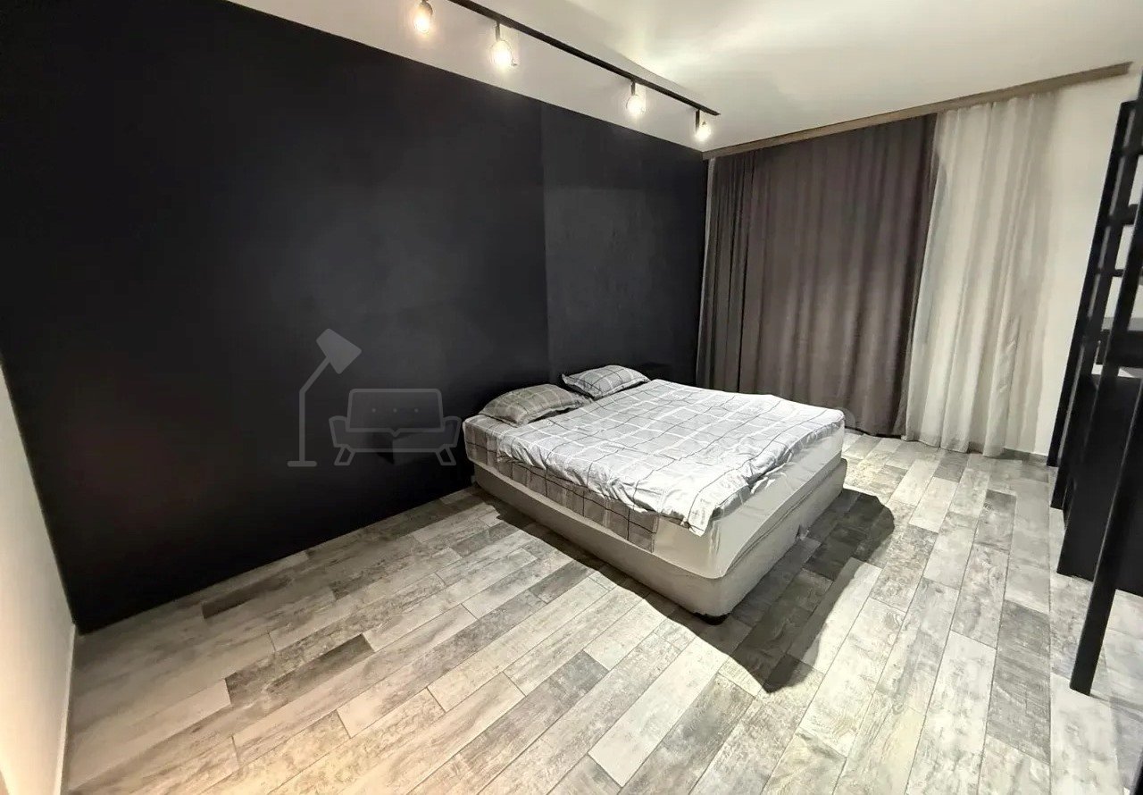 3 Սենյականոց Բնակարան Քարե Շենքում, 83քմ, 5/5 հարկ, Դիզայներական Վերանորոգված