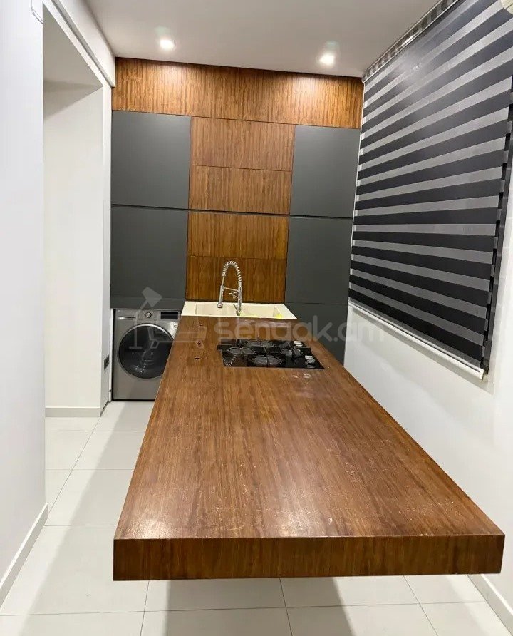 3 Սենյականոց Բնակարան Քարե Շենքում, 83քմ, 5/5 հարկ, Կապիտալ Վերանորոգված