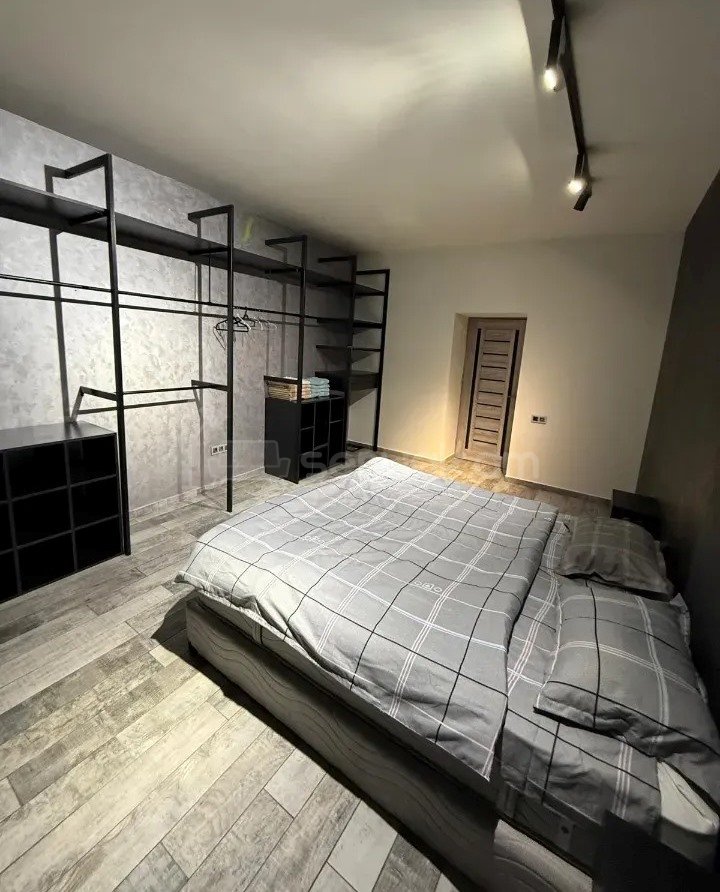 3 Սենյականոց Բնակարան Քարե Շենքում, 83քմ, 5/5 հարկ, Կապիտալ Վերանորոգված