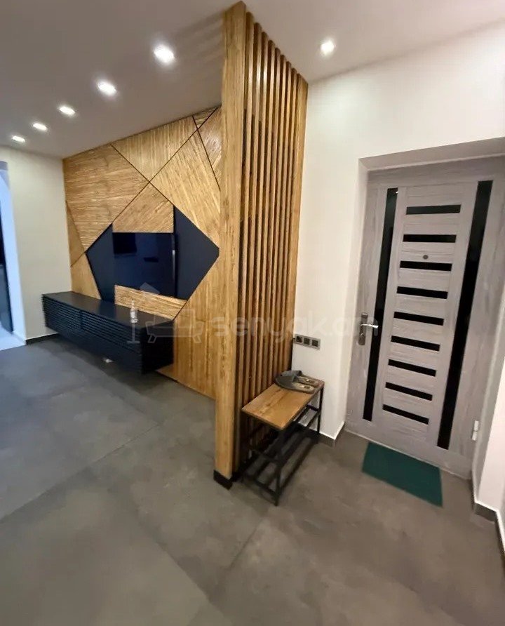 3 Սենյականոց Բնակարան Քարե Շենքում, 83քմ, 5/5 հարկ, Կապիտալ Վերանորոգված