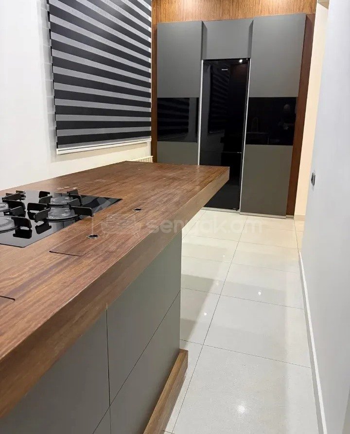 3 Սենյականոց Բնակարան Քարե Շենքում, 83քմ, 5/5 հարկ, Կապիտալ Վերանորոգված