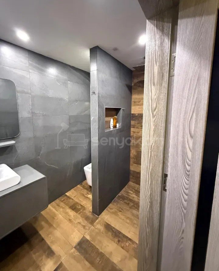 3 Սենյականոց Բնակարան Քարե Շենքում, 83քմ, 5/5 հարկ, Կապիտալ Վերանորոգված