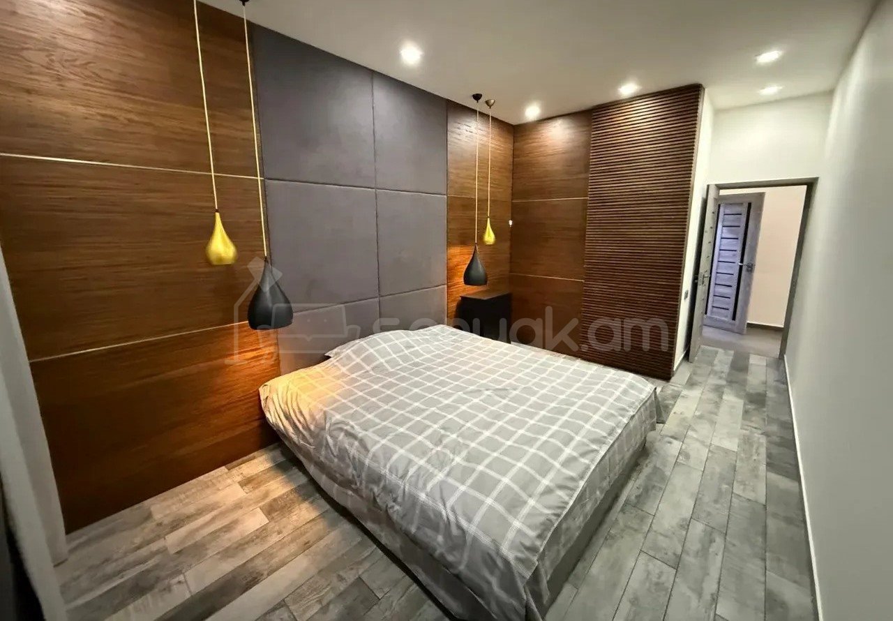 3 Սենյականոց Բնակարան Քարե Շենքում, 83քմ, 5/5 հարկ, Կապիտալ Վերանորոգված