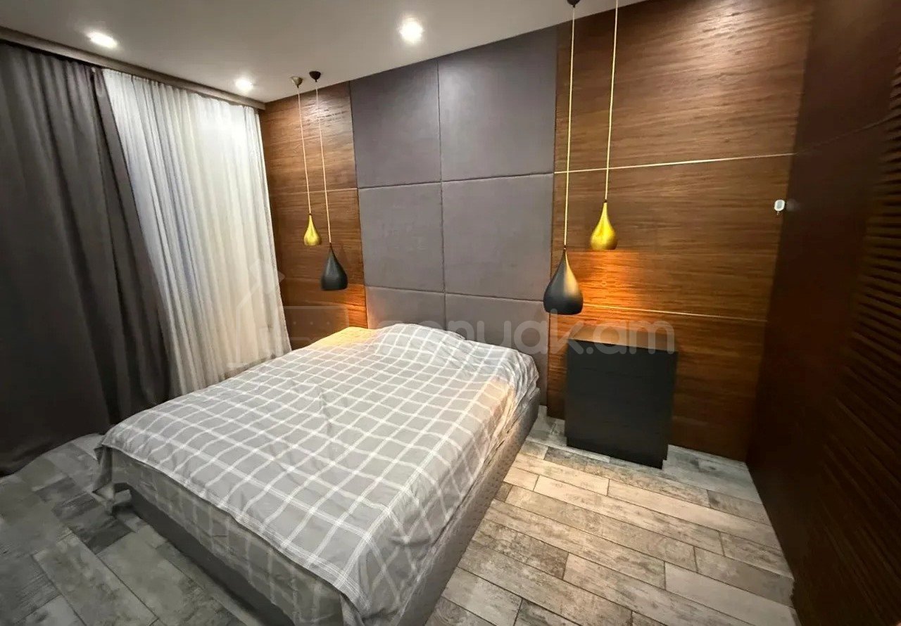 3 Սենյականոց Բնակարան Քարե Շենքում, 83քմ, 5/5 հարկ, Կապիտալ Վերանորոգված