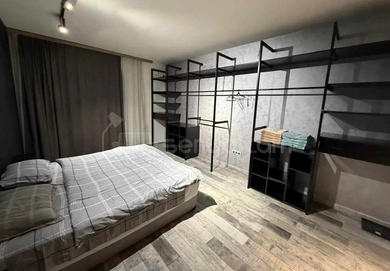 3 Սենյականոց Բնակարան Քարե Շենքում, 83քմ, 5/5 հարկ, Կապիտալ Վերանորոգված