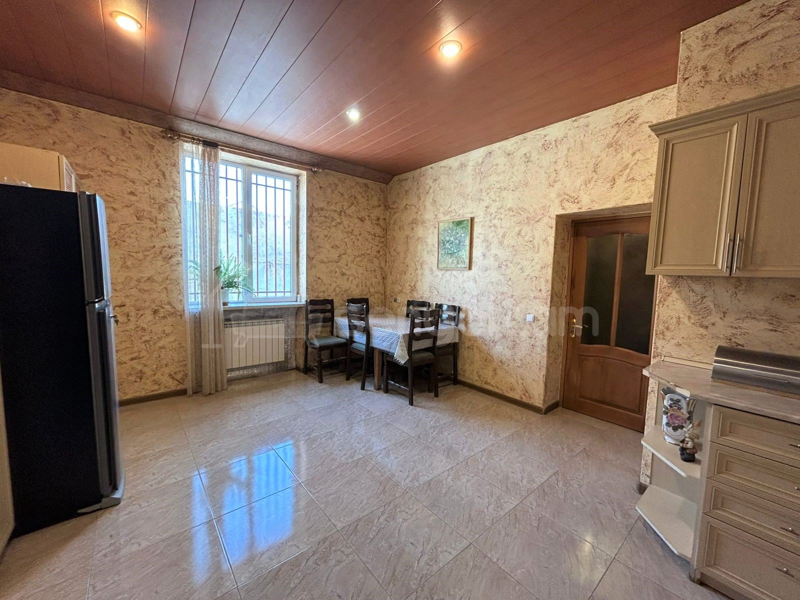 7 Սենյականոց Սեփական Տուն, 250քմ, Կապիտալ Վերանորոգված, Ավտոտնակով