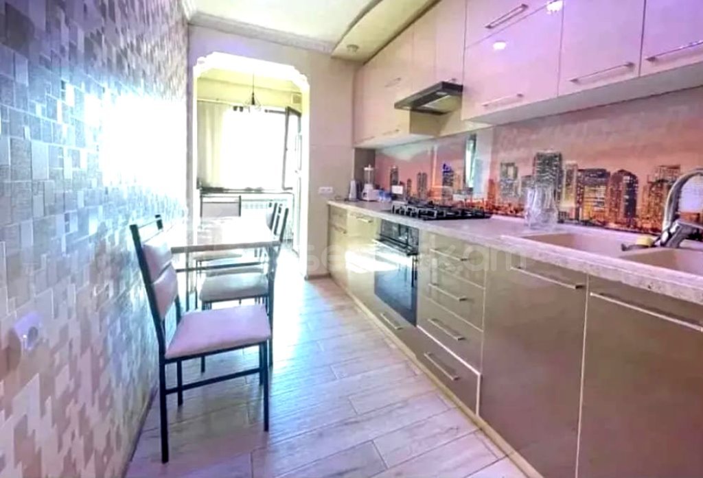 4 Սենյականոց Բնակարան, 98քմ, 3/9 հարկ, Կապիտալ Վերանորոգված