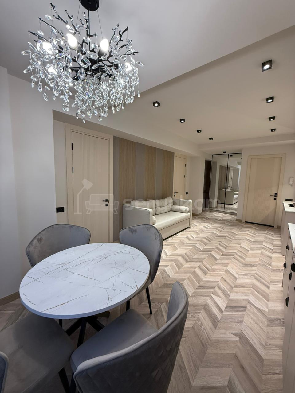 3 Սենյականոց Բնակարան Քարե Շենքում, 47քմ, 3/8 հարկ, Դիզայներական Վերանորոգված