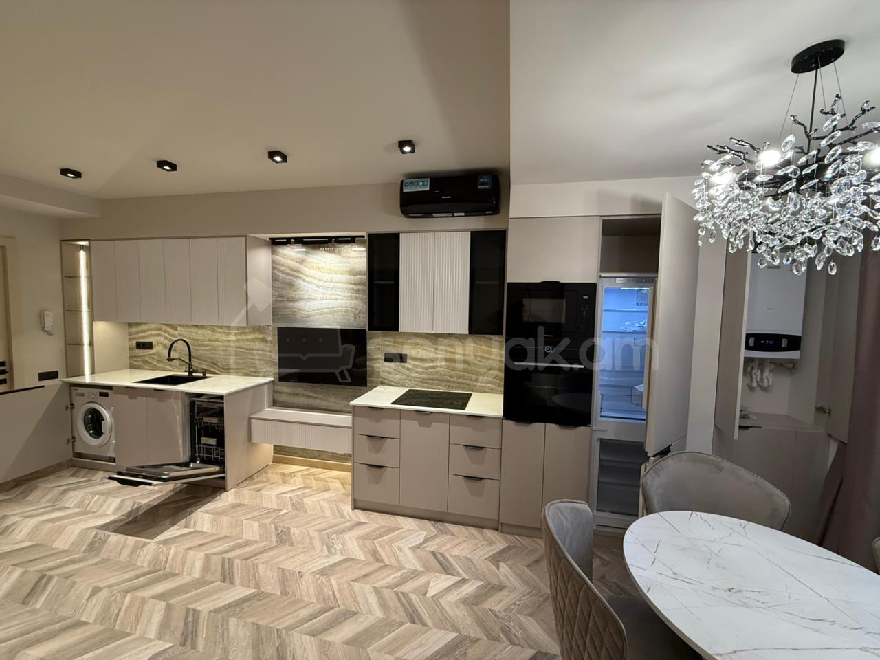 3 Սենյականոց Բնակարան Քարե Շենքում, 47քմ, 3/8 հարկ, Դիզայներական Վերանորոգված