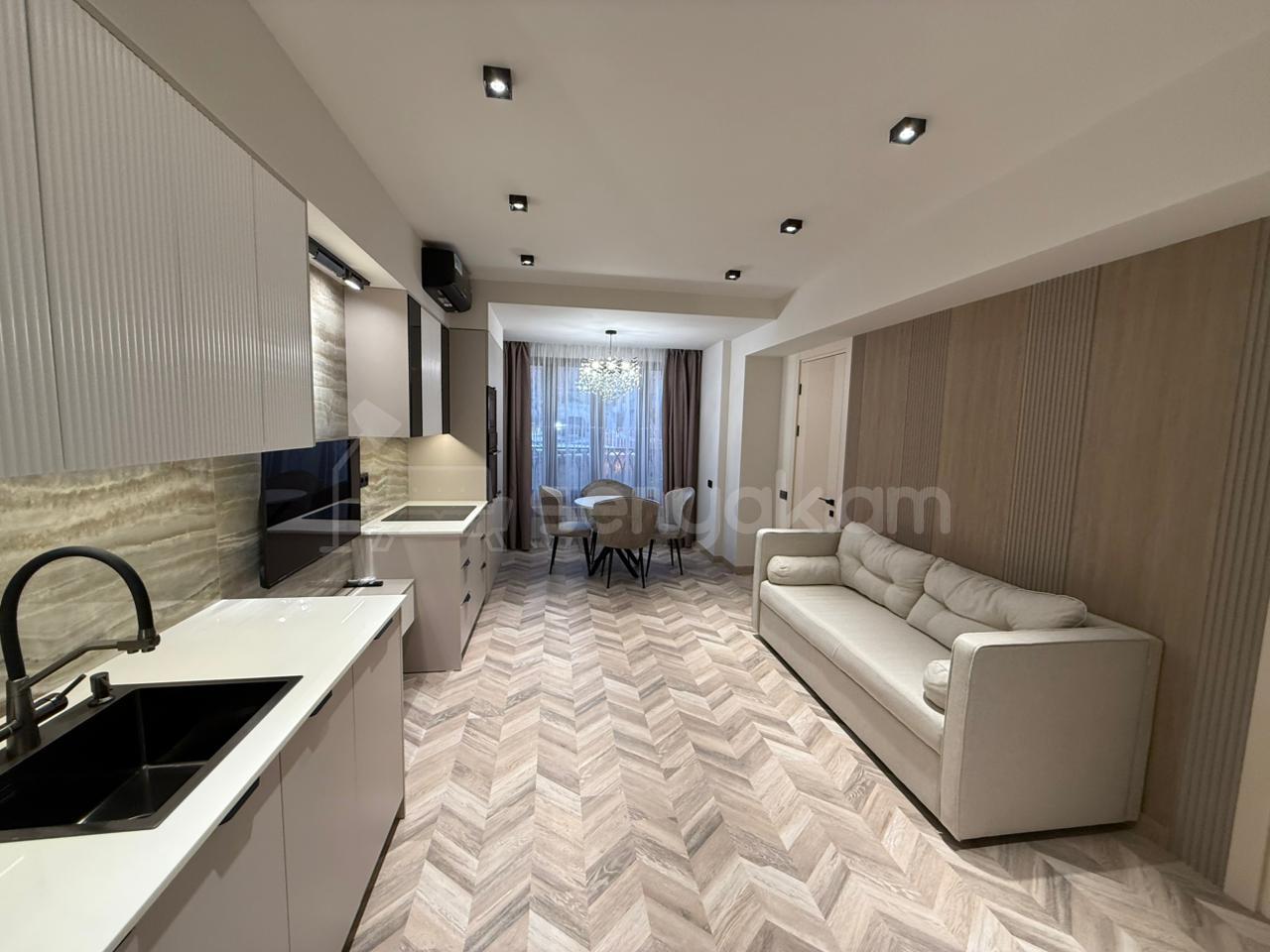 3 Սենյականոց Բնակարան Քարե Շենքում, 47քմ, 3/8 հարկ, Դիզայներական Վերանորոգված