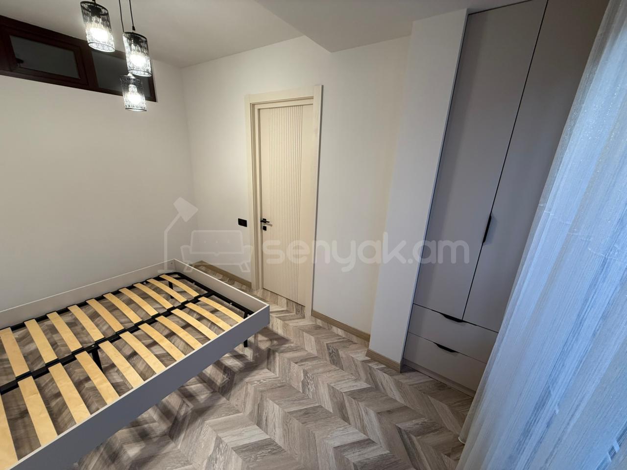 3 Սենյականոց Բնակարան Քարե Շենքում, 47քմ, 3/8 հարկ, Դիզայներական Վերանորոգված