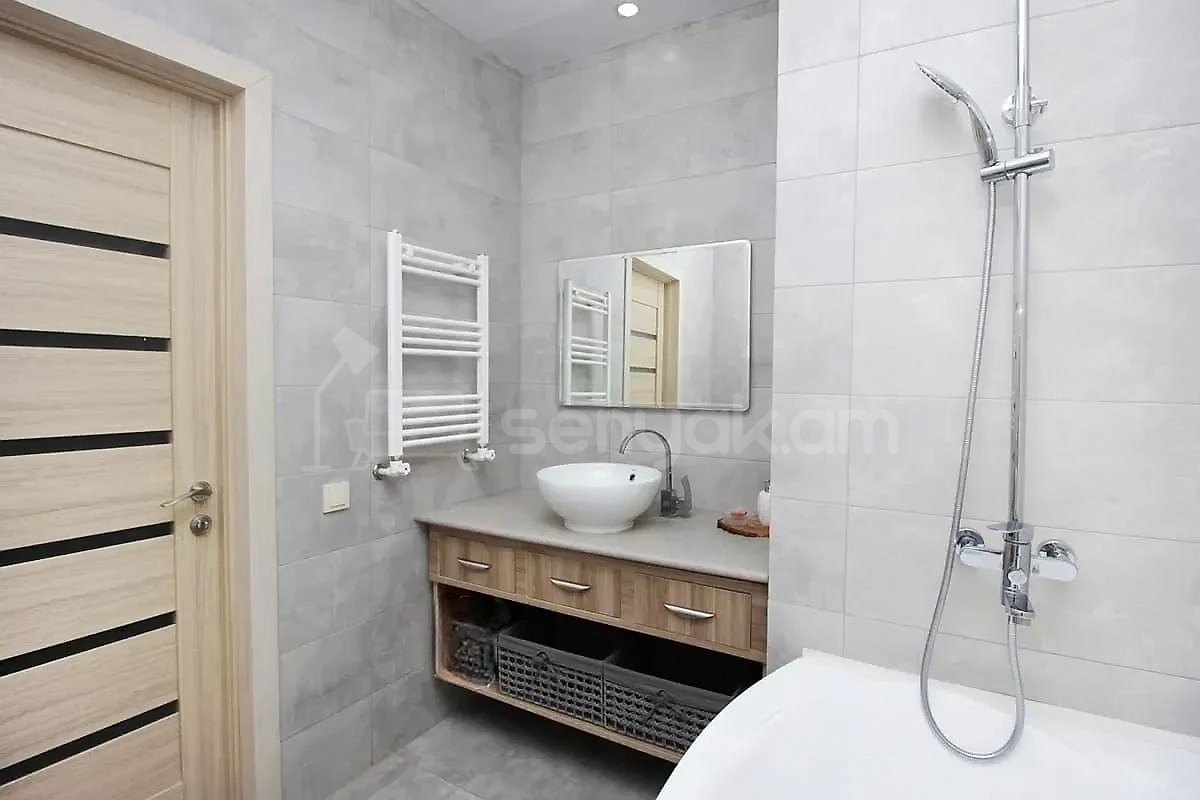 3 Սենյականոց Բնակարան Նորակառույցում, 111քմ, 5/18 հարկ, Կապիտալ Վերանորոգված