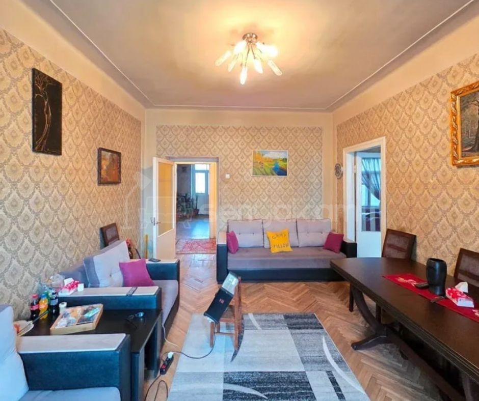 3 Սենյականոց Բնակարան Քարե Շենքում, 85քմ, 3/4 հարկ, Կոսմետիկ Վերանորոգված