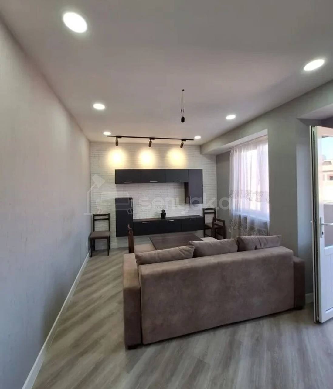 2 Սենյականոց Բնակարան, 37քմ, 9/9 հարկ, Կապիտալ Վերանորոգված, Կահավորված, Արևկող