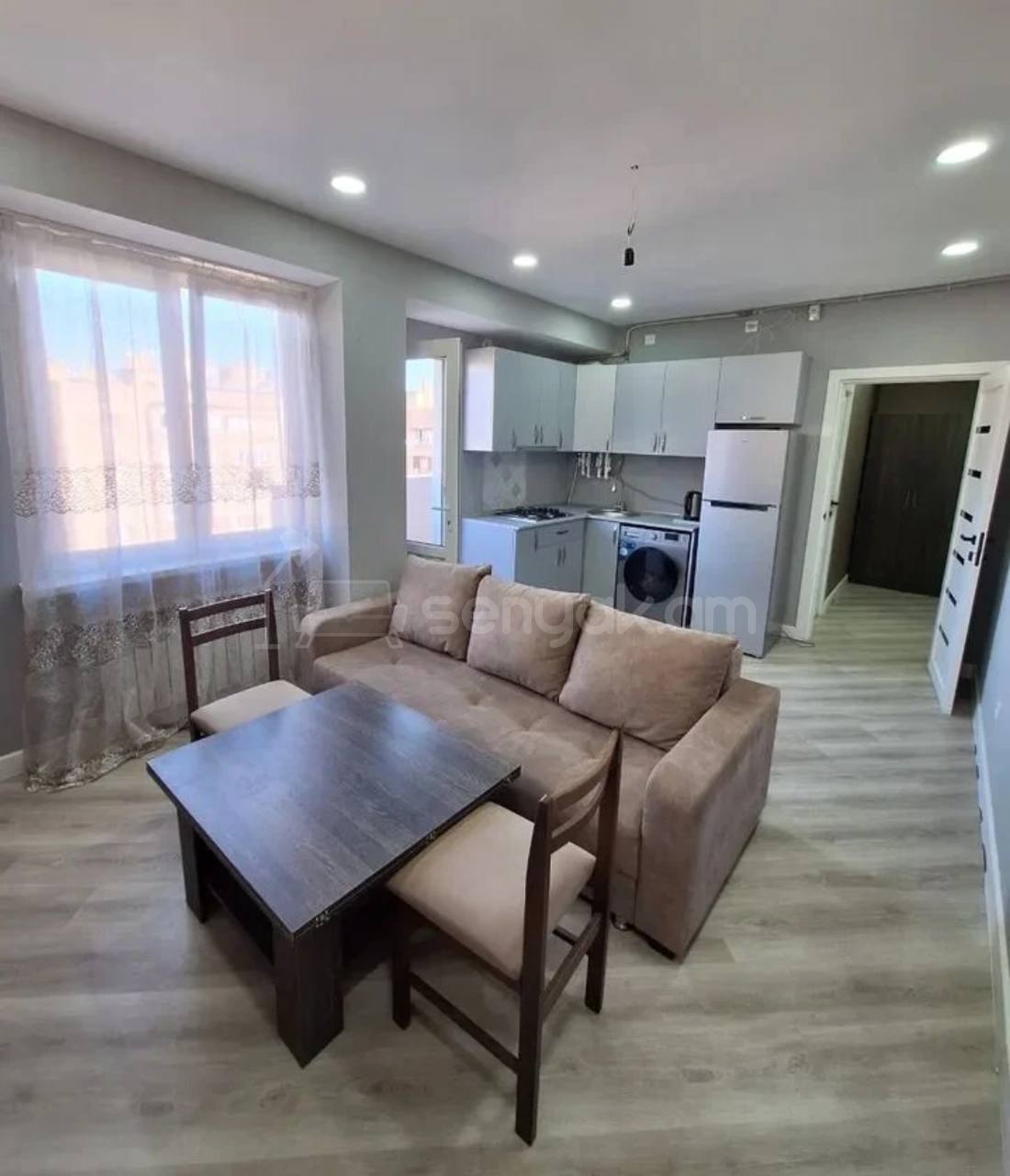 2 Սենյականոց Բնակարան, 37քմ, 9/9 հարկ, Կապիտալ Վերանորոգված, Կահավորված, Արևկող