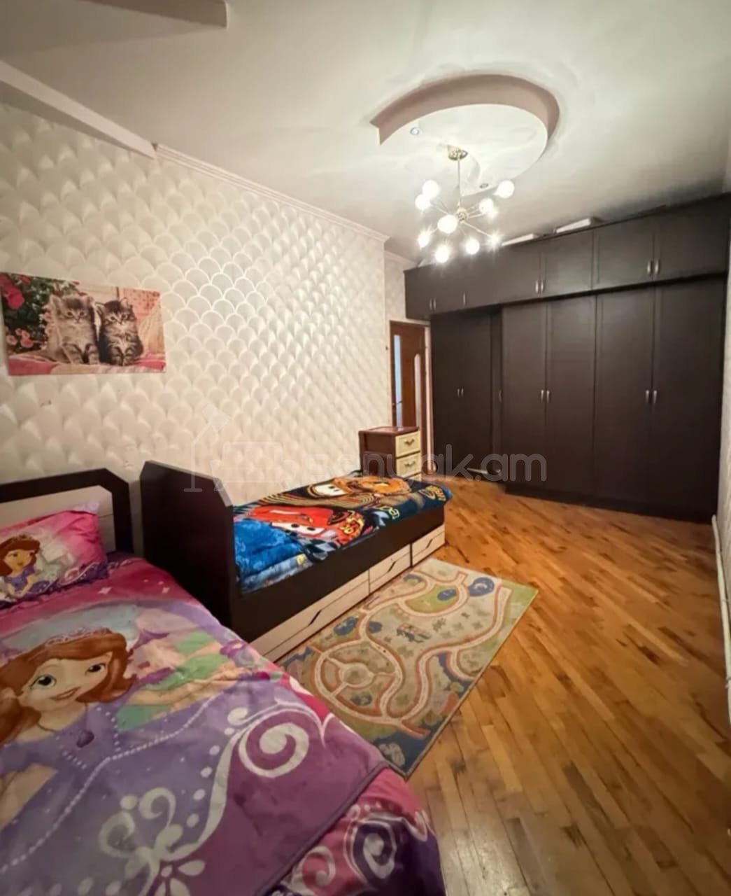 4 Սենյականոց Բնակարան Քարե Շենքում, 103քմ, 3/3 հարկ, Կապիտալ Վերանորոգված