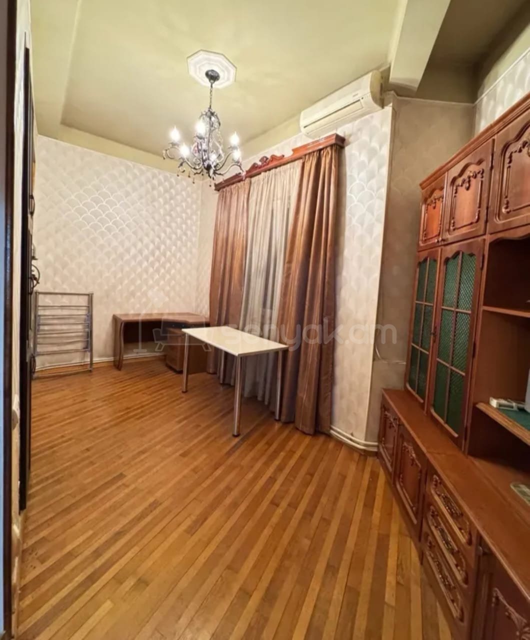 4 Սենյականոց Բնակարան Քարե Շենքում, 103քմ, 3/3 հարկ, Կապիտալ Վերանորոգված