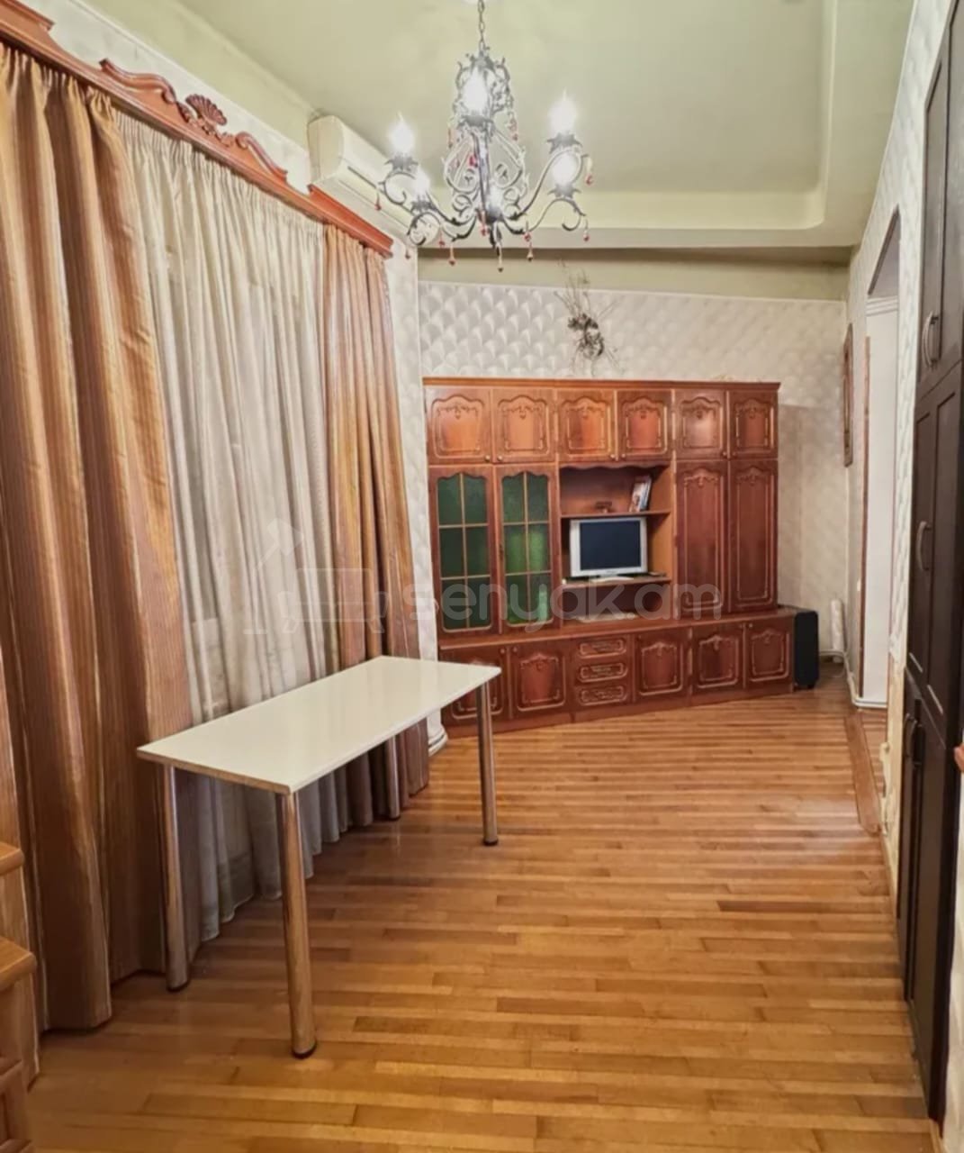 4 Սենյականոց Բնակարան Քարե Շենքում, 103քմ, 3/3 հարկ, Կապիտալ Վերանորոգված