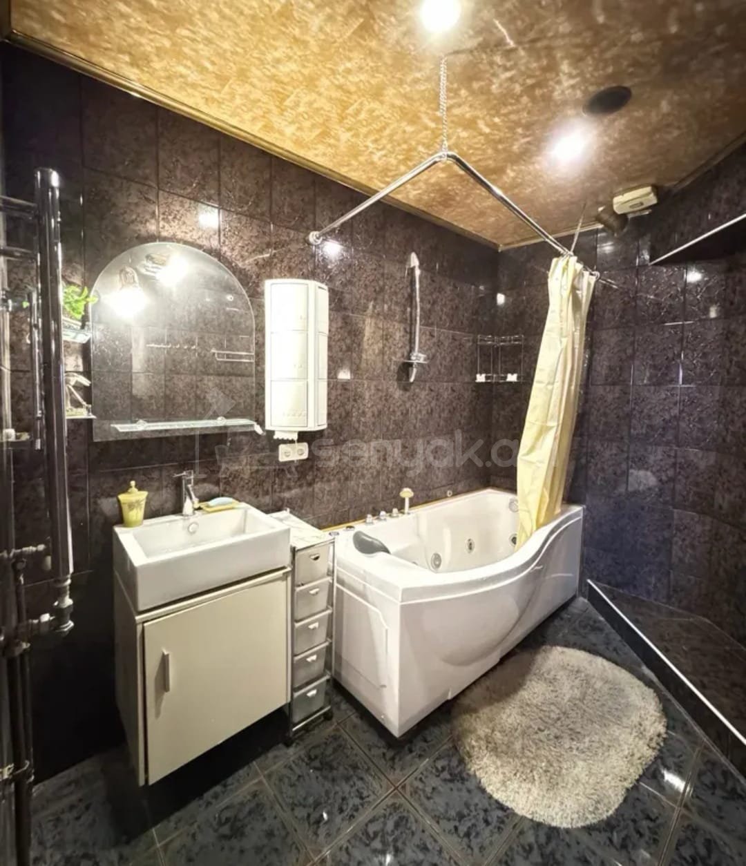 4 Սենյականոց Բնակարան Քարե Շենքում, 103քմ, 3/3 հարկ, Կապիտալ Վերանորոգված