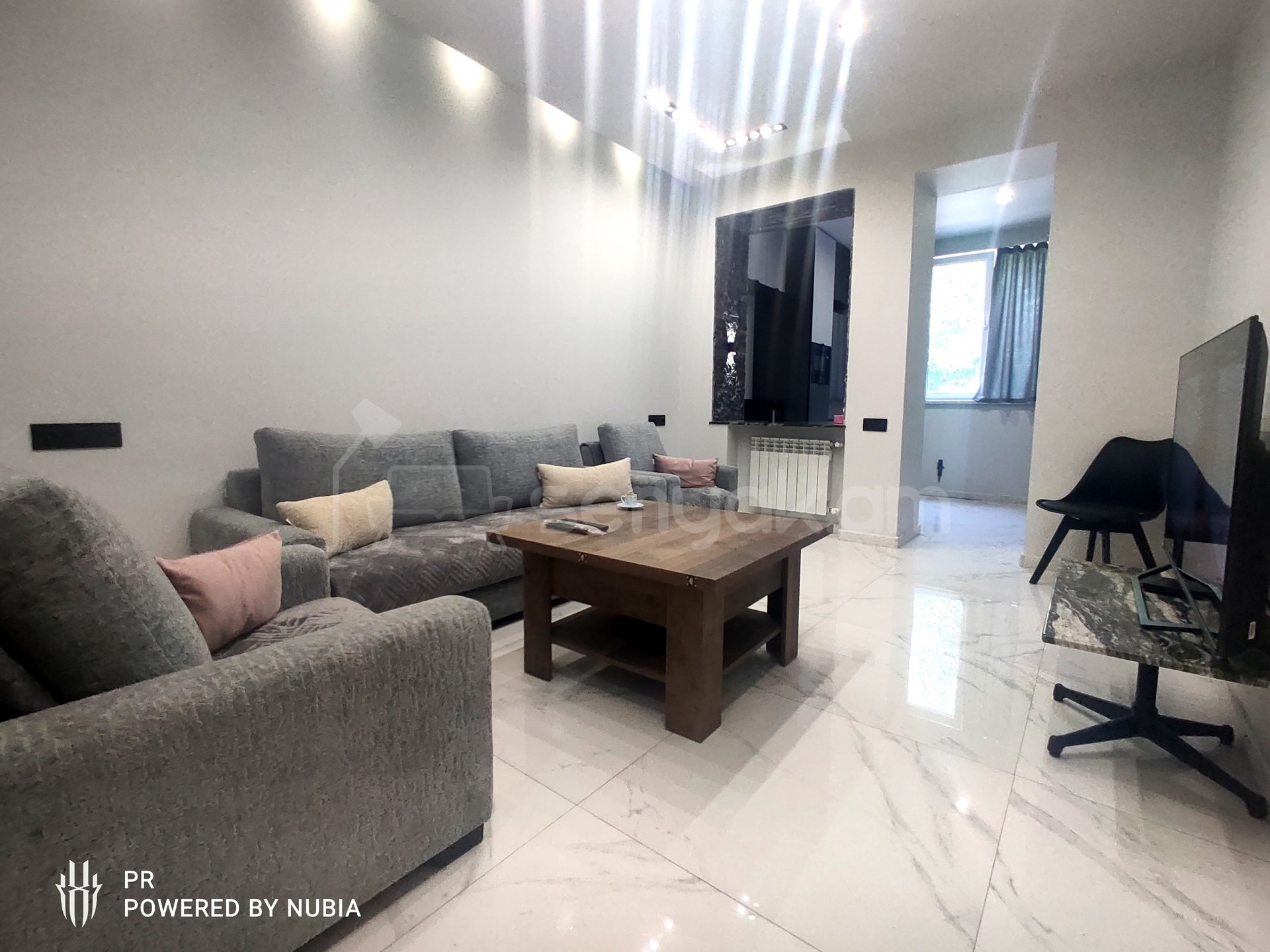 3 Սենյականոց Բնակարան Քարե Շենքում, 65քմ, 1/4 հարկ, Դիզայներական Վերանորոգված, Կահավորված, Արևկող