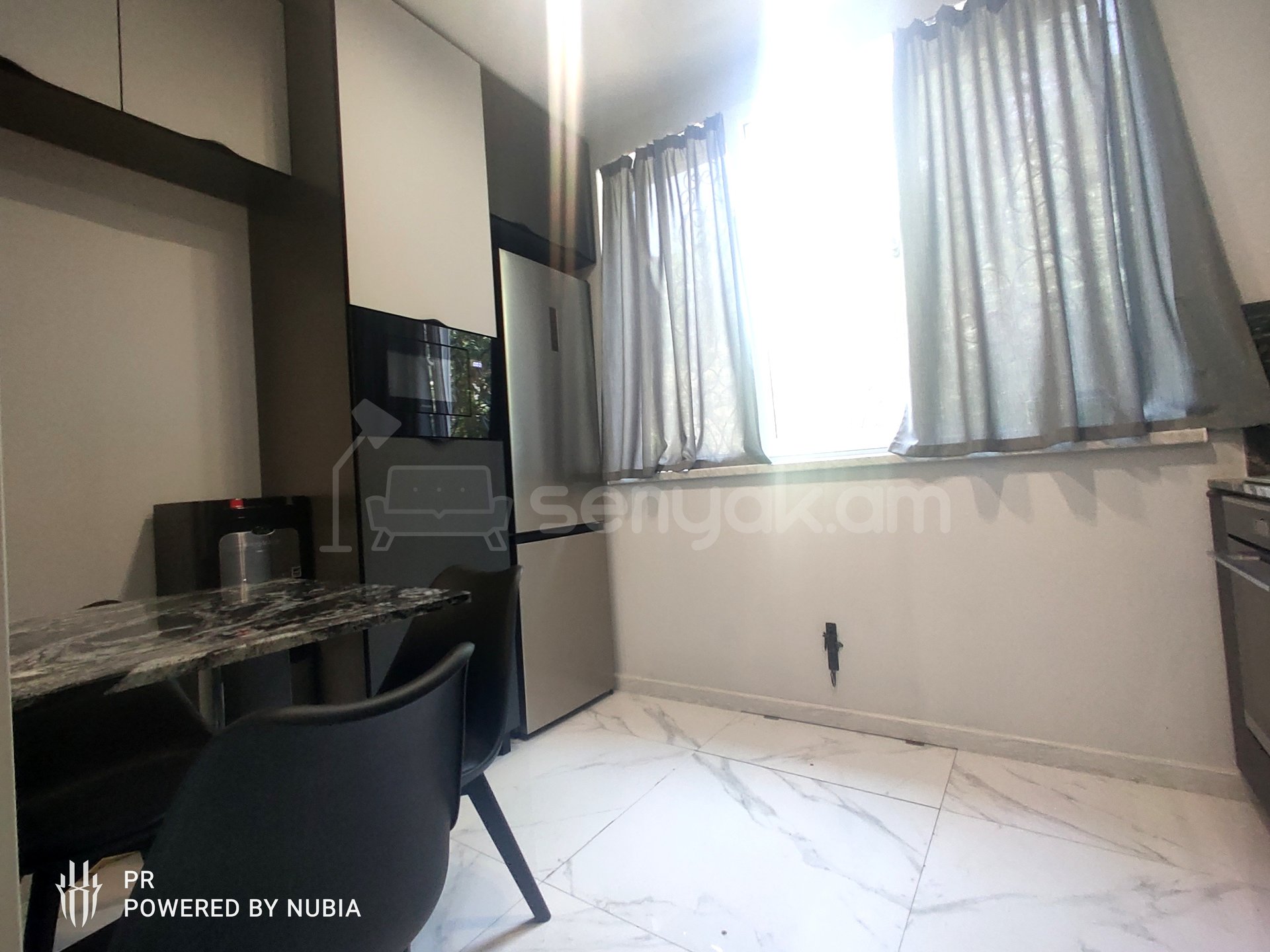 3 Սենյականոց Բնակարան Քարե Շենքում, 65քմ, 1/4 հարկ, Դիզայներական Վերանորոգված, Կահավորված, Արևկող