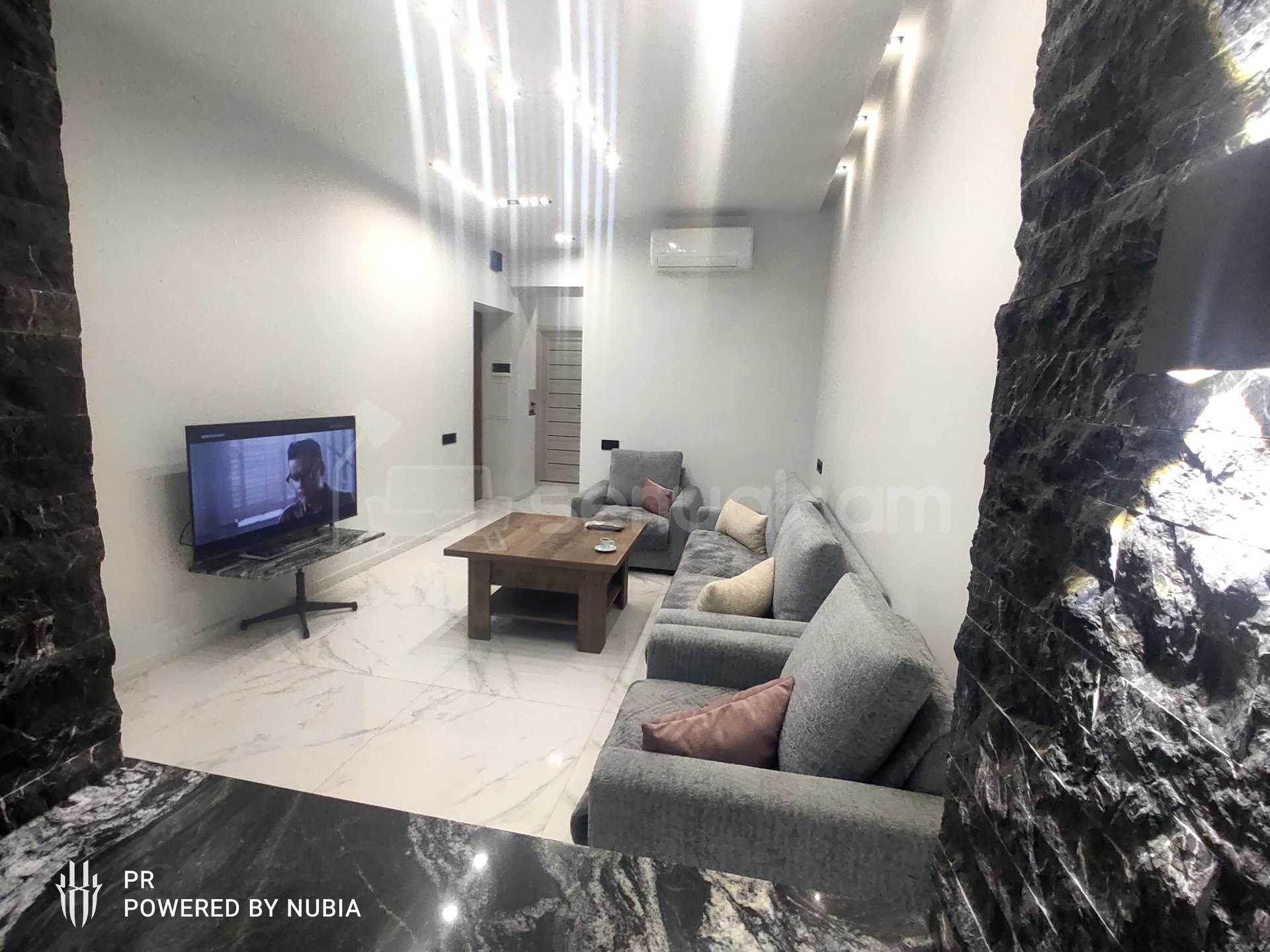 3 Սենյականոց Բնակարան Քարե Շենքում, 65քմ, 1/4 հարկ, Դիզայներական Վերանորոգված, Կահավորված, Արևկող