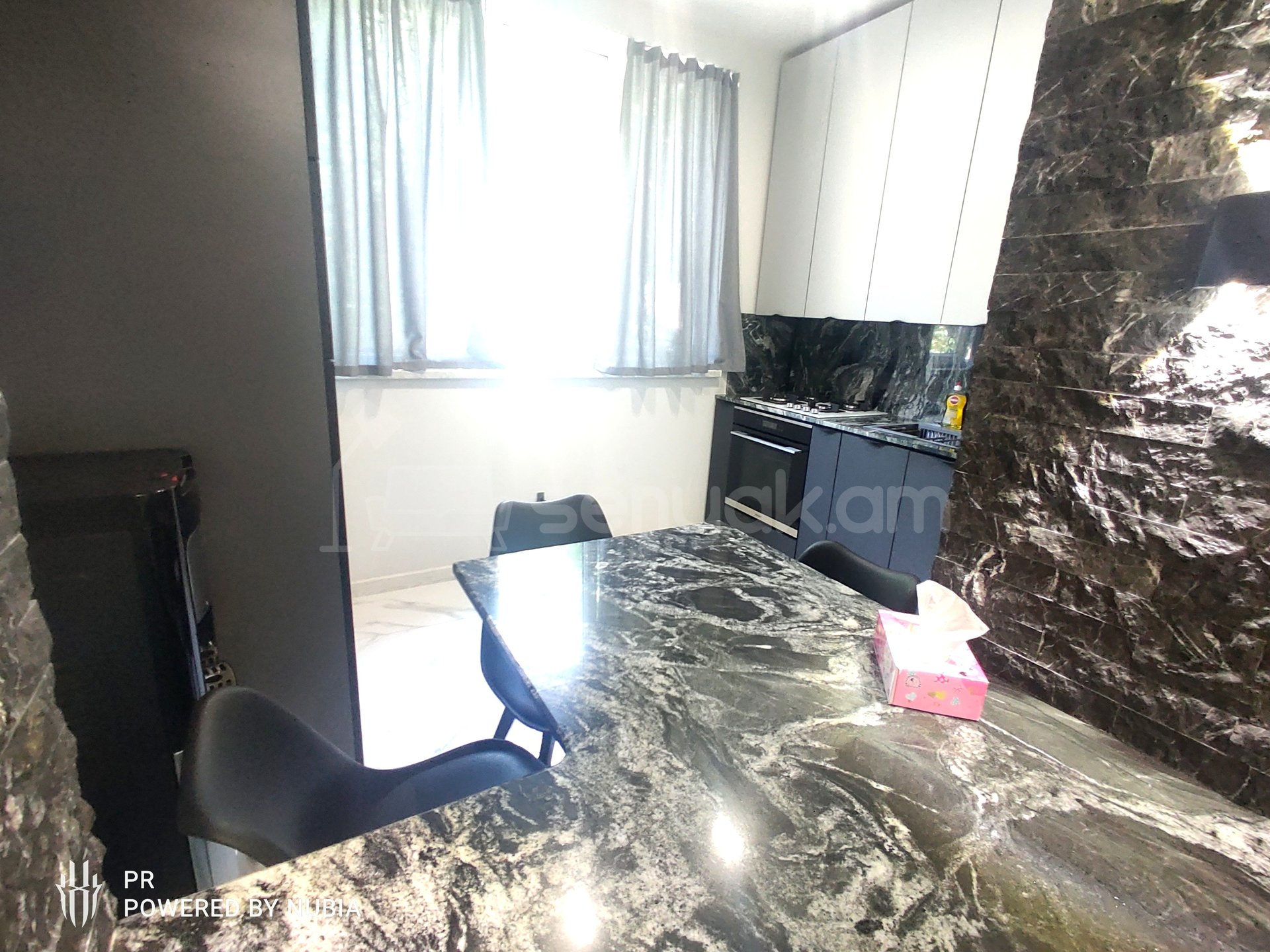 3 Սենյականոց Բնակարան Քարե Շենքում, 65քմ, 1/4 հարկ, Դիզայներական Վերանորոգված, Կահավորված, Արևկող