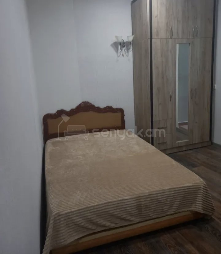 1 Սենյականոց Բնակարան Քարե Շենքում, 35քմ, 1/1 հարկ, Նորմալ Վիճակում, Կահավորված