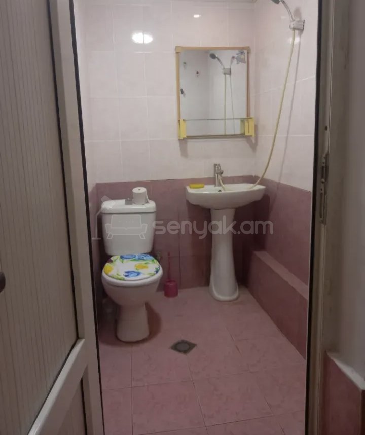 1 Սենյականոց Բնակարան Քարե Շենքում, 35քմ, 1/1 հարկ, Նորմալ Վիճակում, Կահավորված