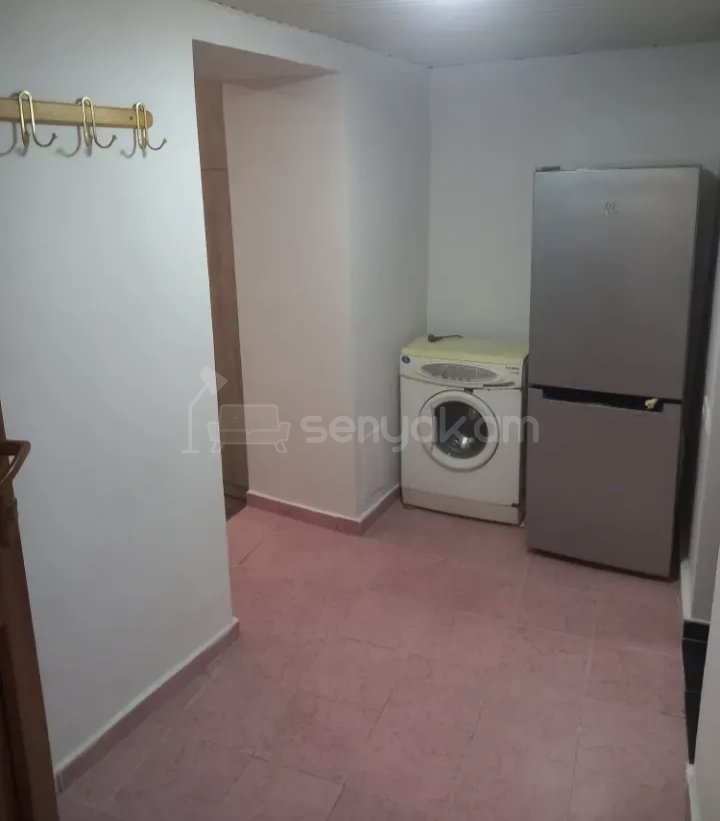 1 Սենյականոց Բնակարան Քարե Շենքում, 35քմ, 1/1 հարկ, Նորմալ Վիճակում, Կահավորված