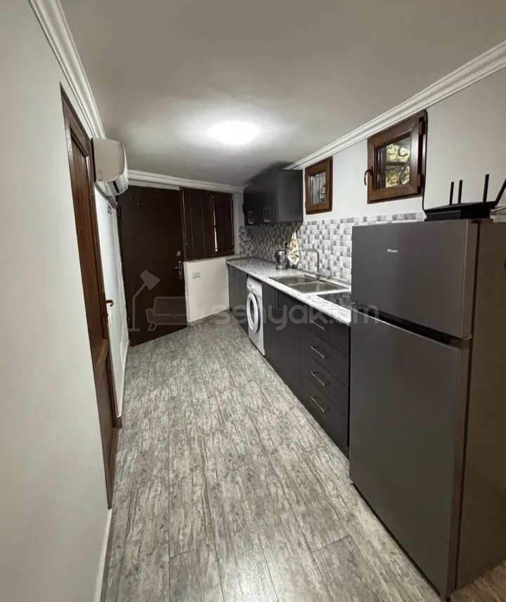 2 Սենյականոց Բնակարան Քարե Շենքում, 50քմ, 1/1 հարկ, Նորմալ Վիճակում, Կահավորված