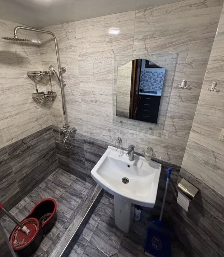 2 Սենյականոց Բնակարան Քարե Շենքում, 50քմ, 1/1 հարկ, Նորմալ Վիճակում, Կահավորված