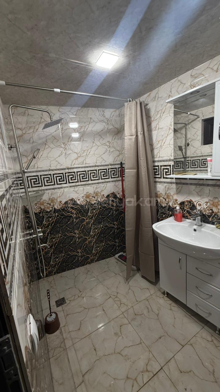 3 Սենյականոց Բնակարան Քարե Շենքում, 77քմ, 1/1 հարկ, Կապիտալ Վերանորոգված, Կահավորված