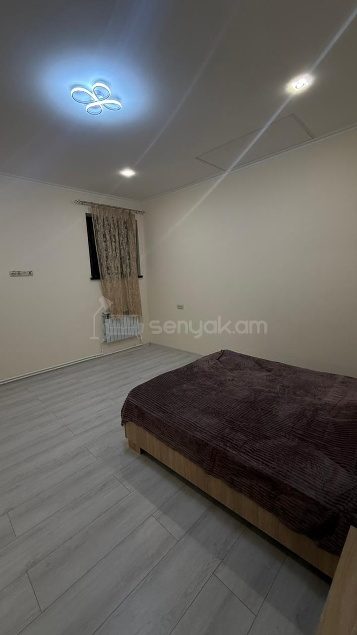 3 Սենյականոց Բնակարան Քարե Շենքում, 77քմ, 1/1 հարկ, Կապիտալ Վերանորոգված, Կահավորված