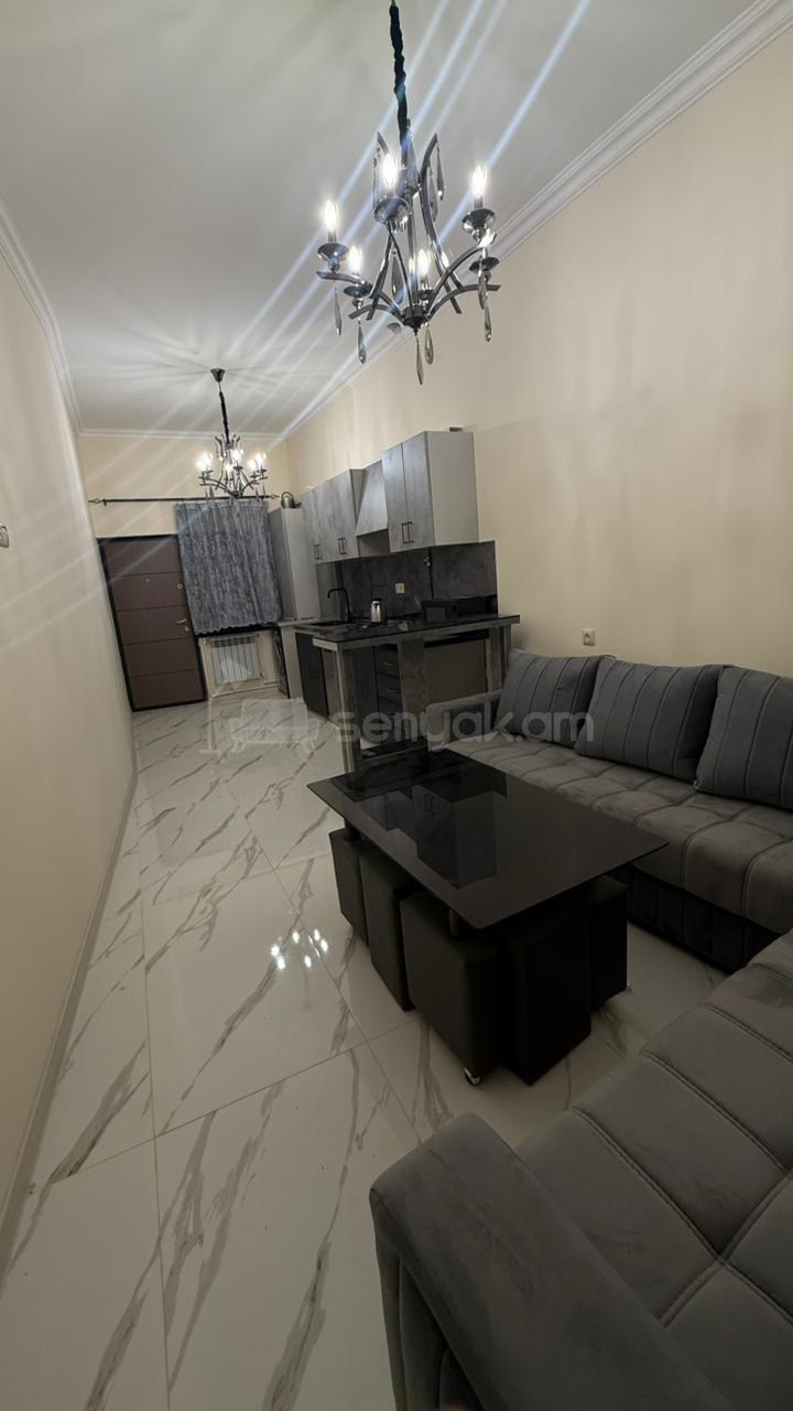 3 Սենյականոց Բնակարան Քարե Շենքում, 77քմ, 1/1 հարկ, Կապիտալ Վերանորոգված, Կահավորված