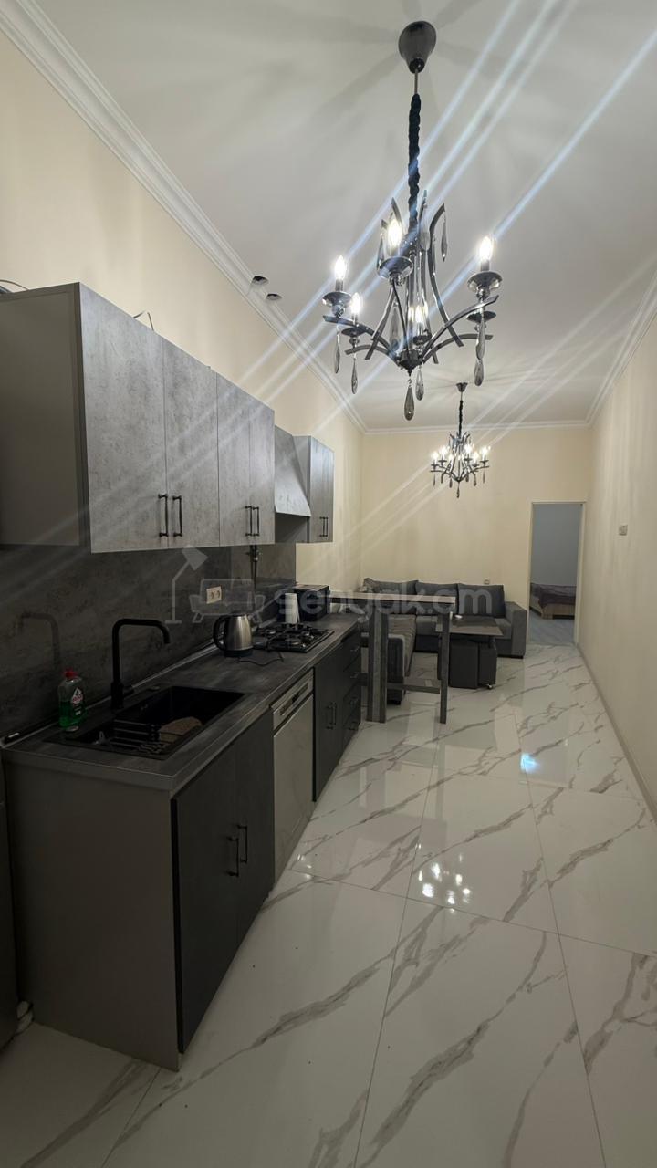 3 Սենյականոց Բնակարան Քարե Շենքում, 77քմ, 1/1 հարկ, Կապիտալ Վերանորոգված, Կահավորված