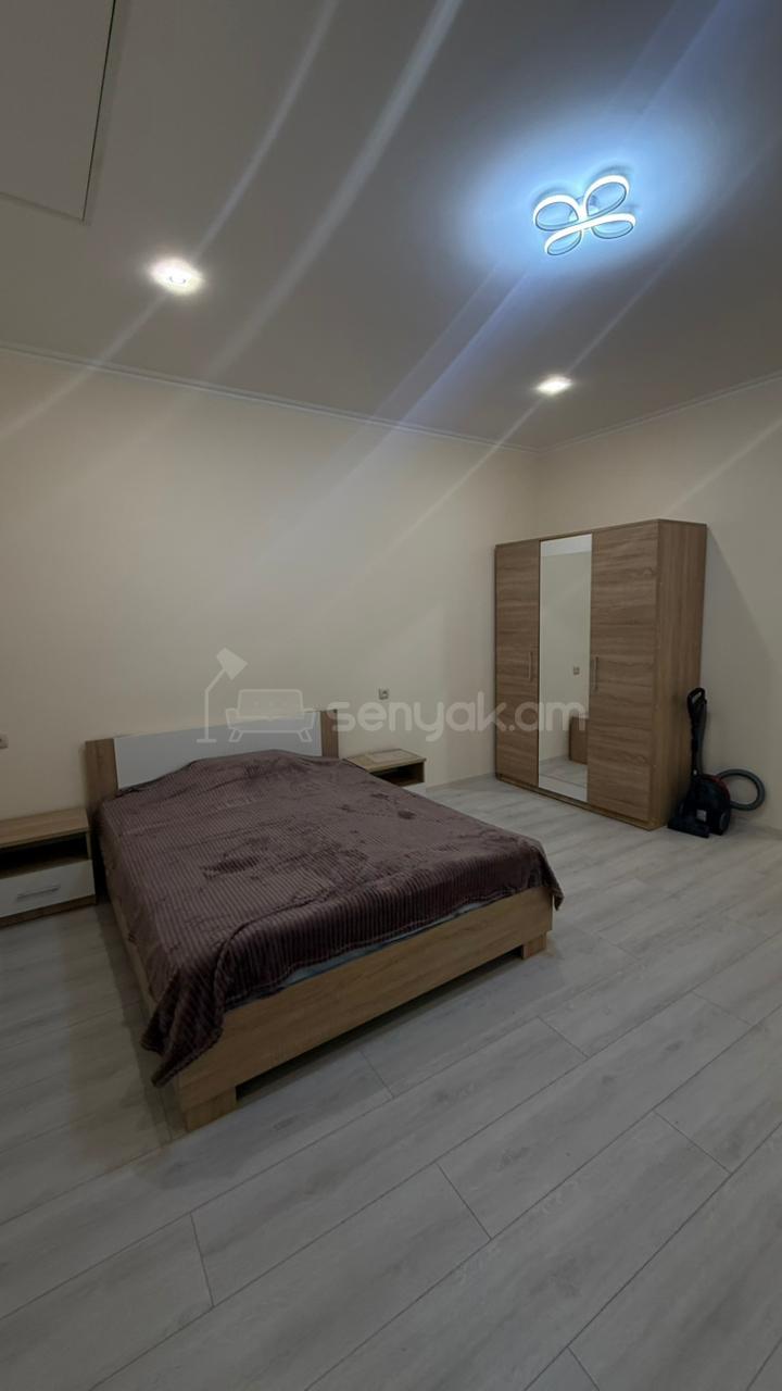 3 Սենյականոց Բնակարան Քարե Շենքում, 77քմ, 1/1 հարկ, Կապիտալ Վերանորոգված, Կահավորված