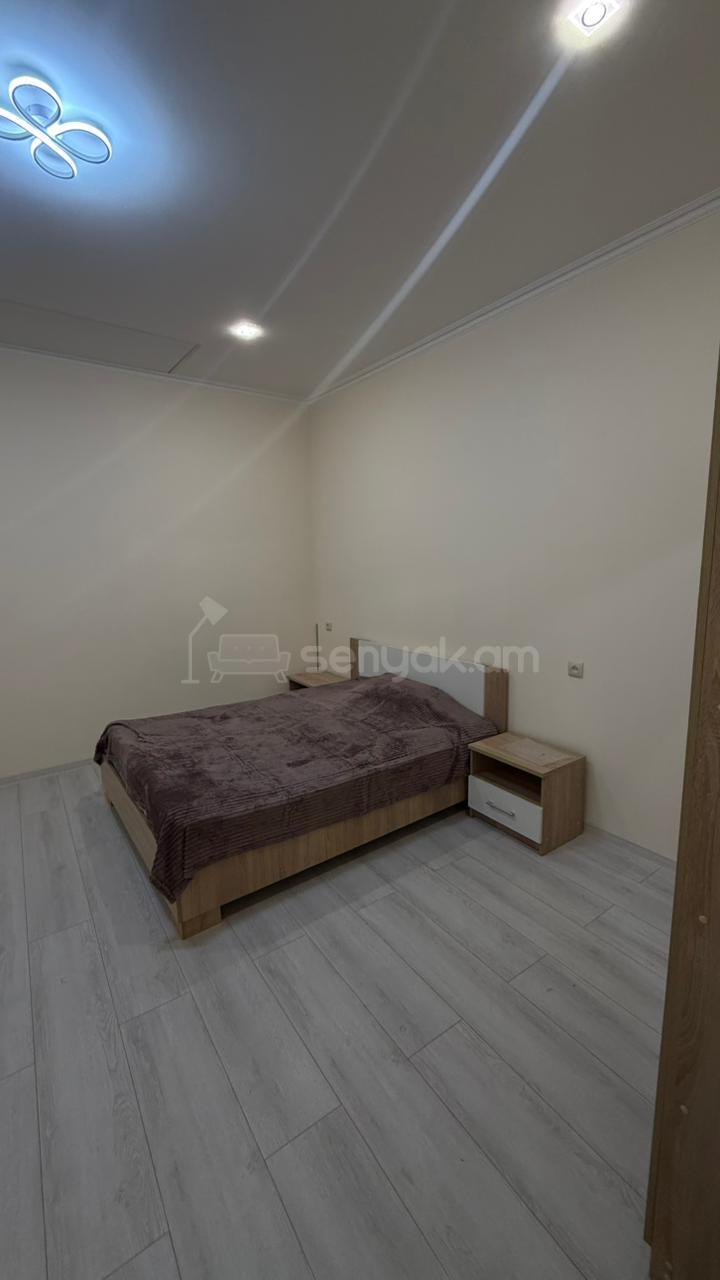 3 Սենյականոց Բնակարան Քարե Շենքում, 77քմ, 1/1 հարկ, Կապիտալ Վերանորոգված, Կահավորված