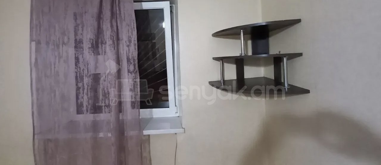 1 Սենյականոց Բնակարան Քարե Շենքում, 40քմ, 1/4 հարկ, Նորմալ Վիճակում, Կահավորված