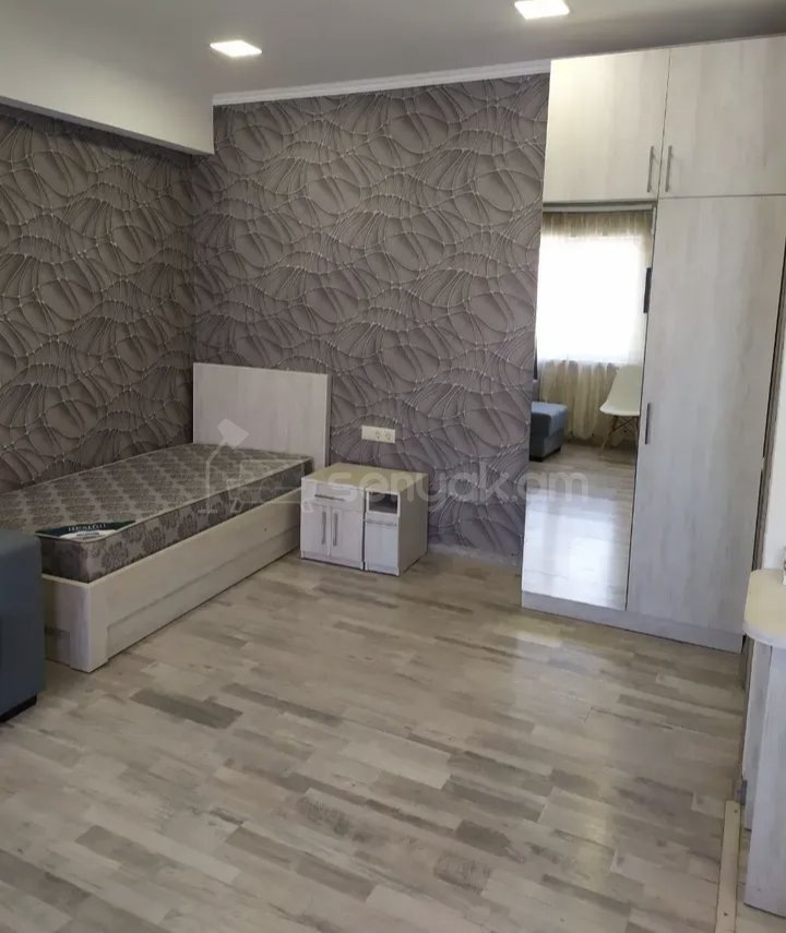 1 Սենյականոց Բնակարան Քարե Շենքում, 40քմ, 2/2 հարկ, Նորմալ Վիճակում, Կահավորված