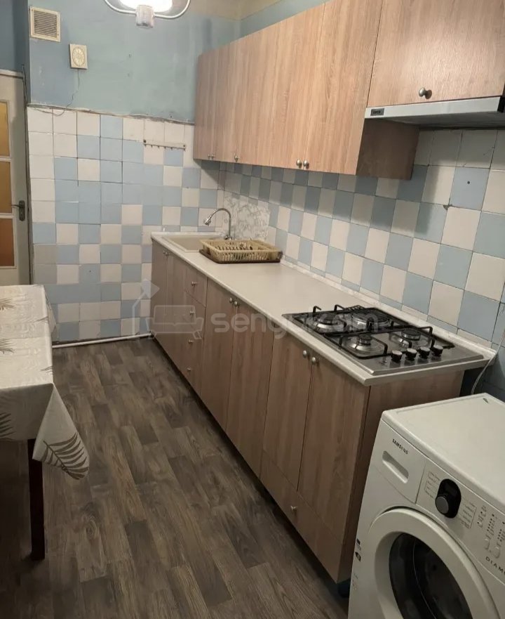 3 Սենյականոց Բնակարան, 72քմ, 4/9 հարկ, Նորմալ Վիճակում, Կահավորված, Արևկող