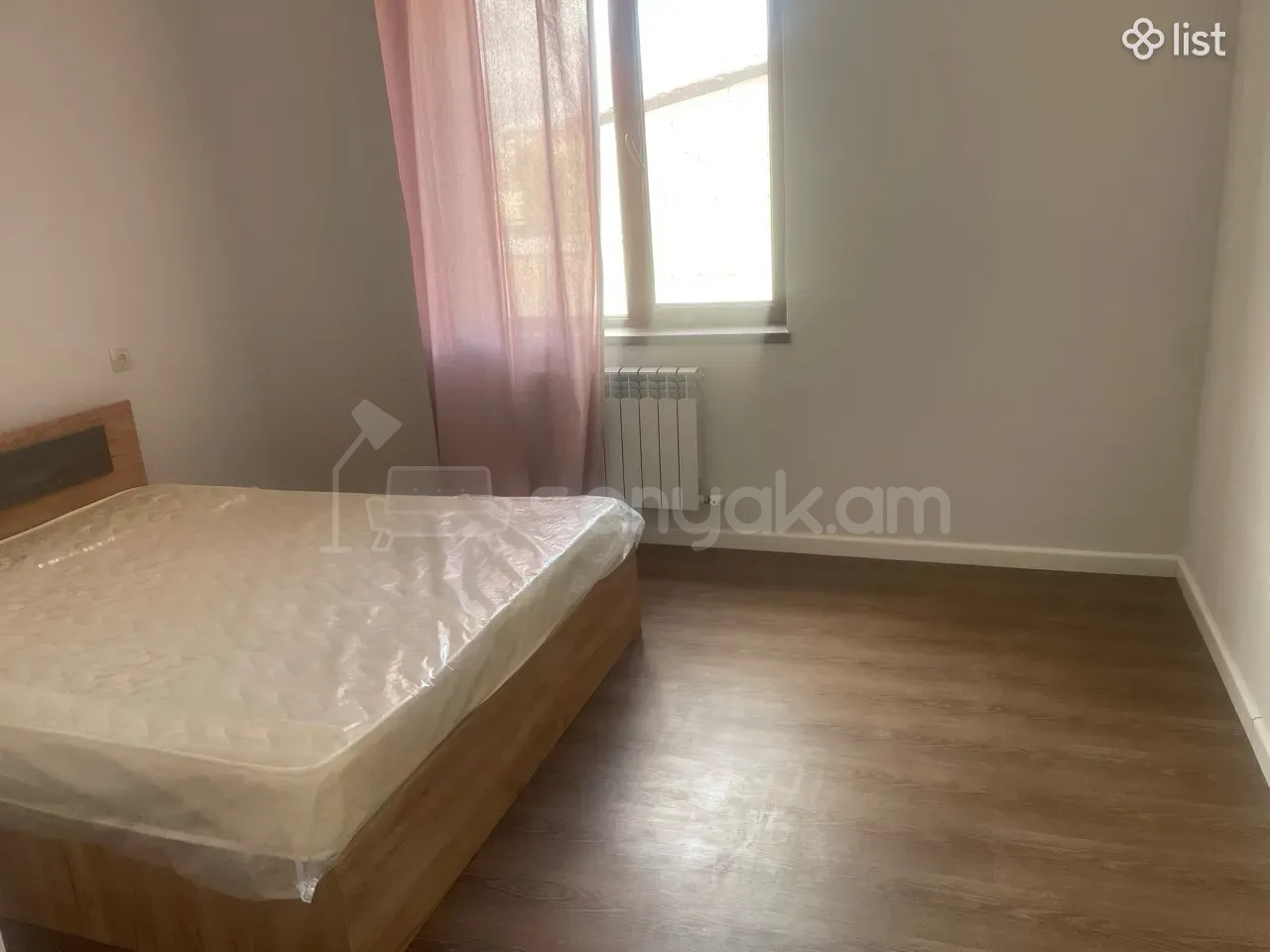 1 Սենյականոց Բնակարան Քարե Շենքում, 36քմ, 5/5 հարկ, Նորմալ Վիճակում, Կահավորված