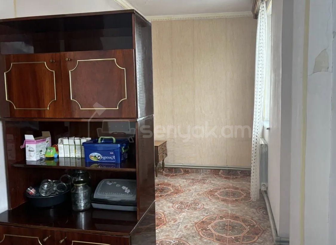 2 Սենյականոց Բնակարան Քարե Շենքում, 58քմ, 5/5 հարկ, Նորմալ Վիճակում, Կահավորված