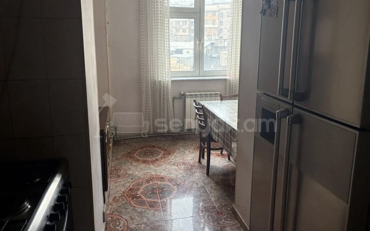 2 Սենյականոց Բնակարան Քարե Շենքում, 58քմ, 5/5 հարկ, Նորմալ Վիճակում, Կահավորված