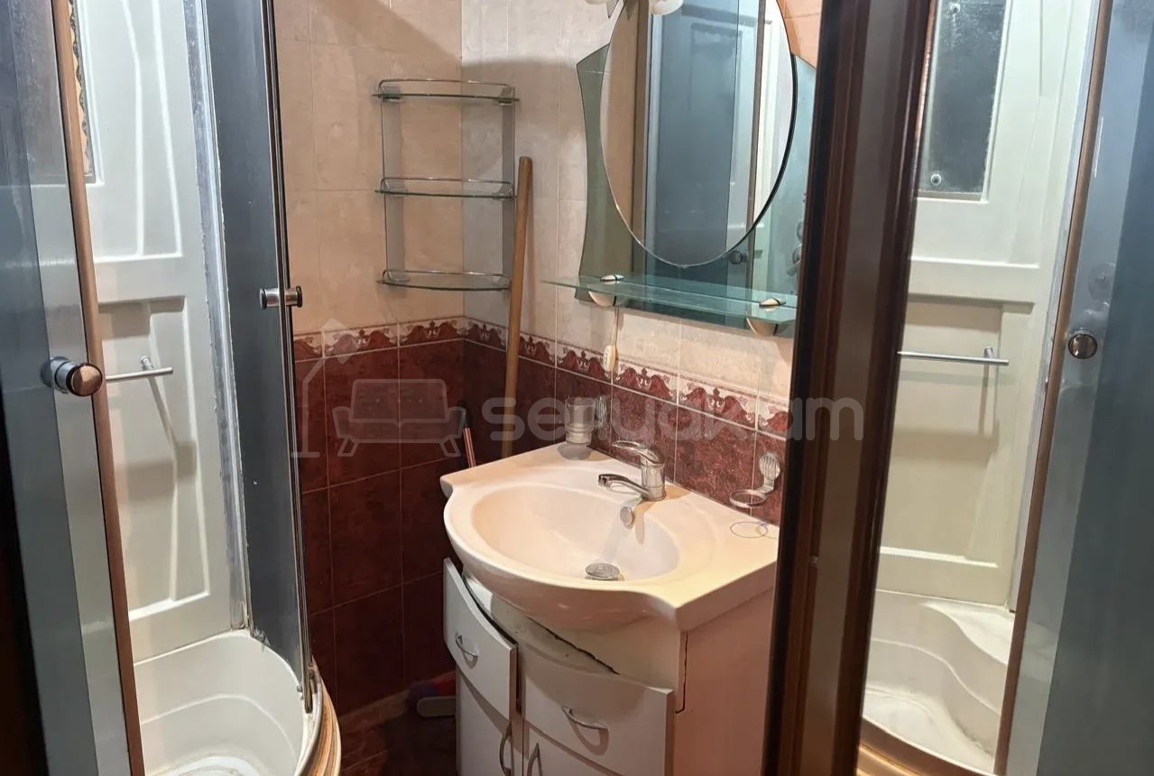 2 Սենյականոց Բնակարան Քարե Շենքում, 58քմ, 5/5 հարկ, Նորմալ Վիճակում, Կահավորված