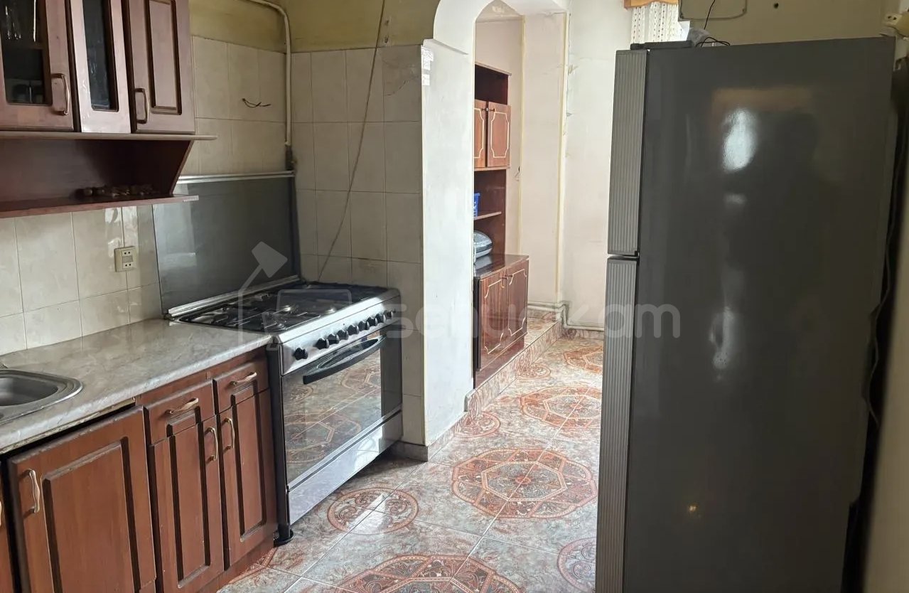 2 Սենյականոց Բնակարան Քարե Շենքում, 58քմ, 5/5 հարկ, Նորմալ Վիճակում, Կահավորված